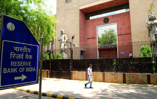 “Why Is the RBI Removing ₹6 Lakh Crore From the Banking System?”